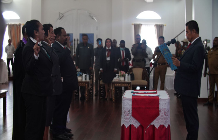 Sekda Papua Lantik Tiga Pejabat Eselon II, Suzana Wanggai Jabat Plt. Asisten 